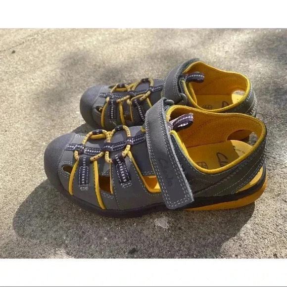 Clark’s Kids Sandals - Picture 2 of 4